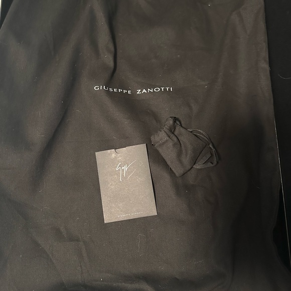 SZ 39 Giuseppe Zanotti
105mm knee-high gladiator sandals - Picture 3 of 6